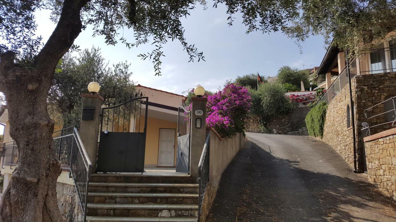 Villa Jone Diano Marina Bagian luar foto
