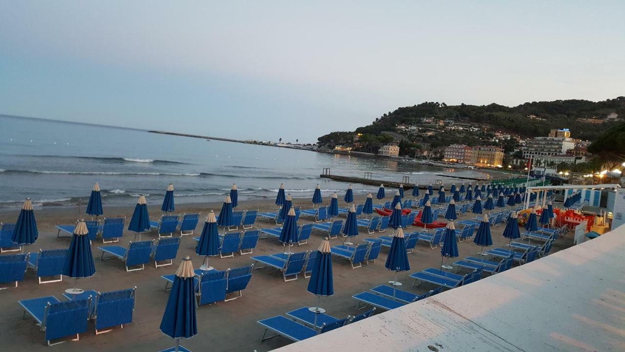 Villa Jone Diano Marina Bagian luar foto